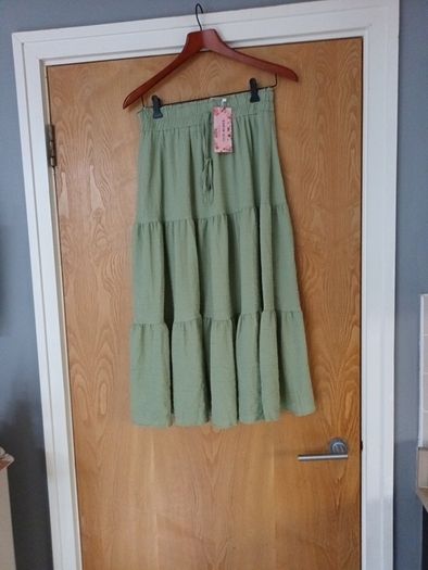 Shein Green Skirt.  S. M - 12.    B.N.W.T
