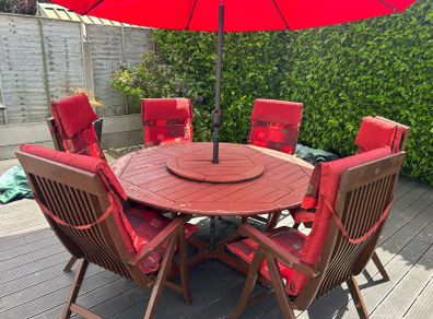 Hard Wood Garden Table & Chairs