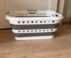 Foldable laundry basket