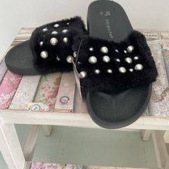 sliders Bnwt fur sliders size 40