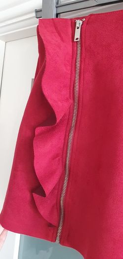 BERSHKA faux suede raspberry ruffle mini skirt Sz S (6-8UK) - Bnwot