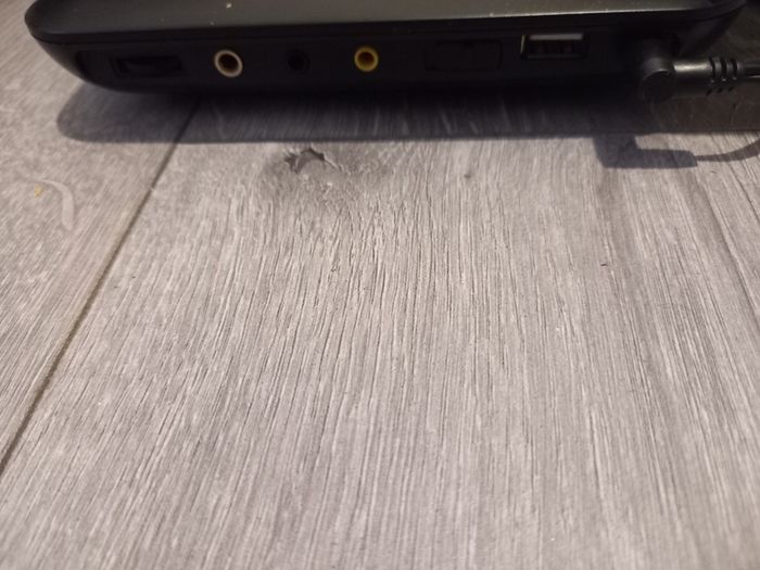 V-Zon portable DVD player - working order