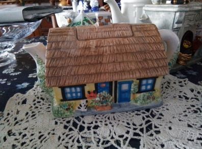 Country Cottage Novelty Teapot
