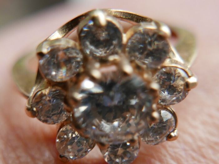 Vintage 9ct Yellow Gold 375 Cubic Zirconia Cluster Ring 5.0g