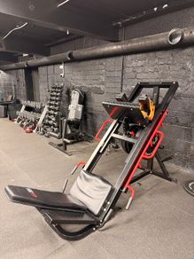 Dual Leg Press & Hack Squat Machine