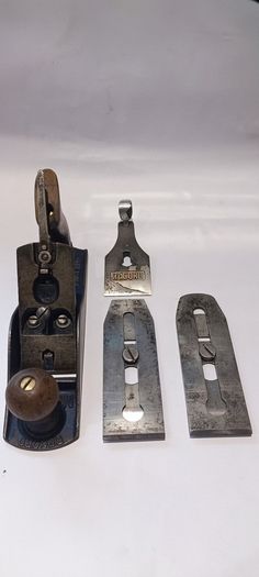 A Vintage Record No 4 Smoothing Plane ( with a spare Iron & Chip breaker)