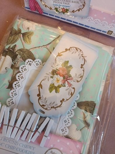 Decorative cookie bags tags and pegs x 24