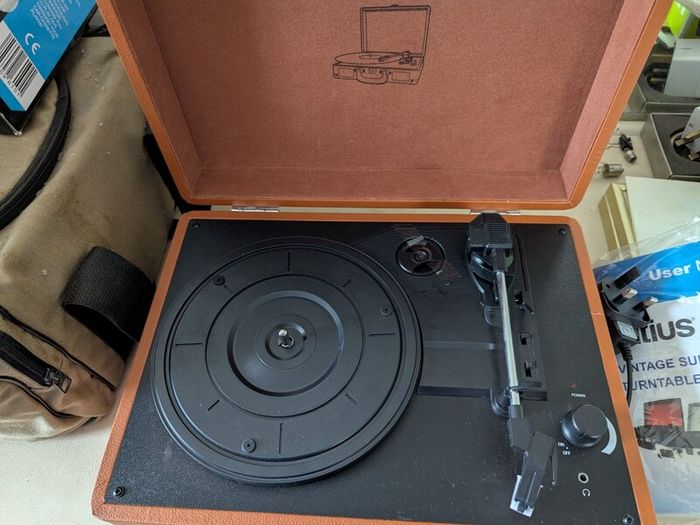 Vintage Suitcase Turntable