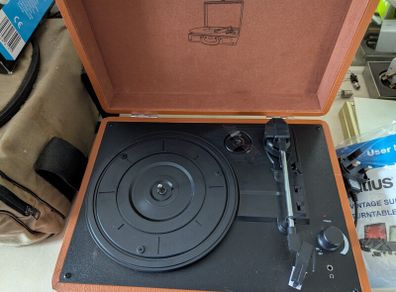 Vintage Suitcase Turntable