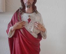 Sacred Heart of Jesus Statue