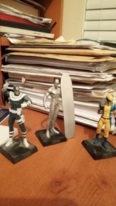 Marvel fact files and marvel figure/statues