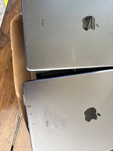 Broken Ipad for parts x2