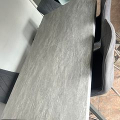 Extendable table and 5 chairs