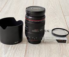 Canon 24-70mm f/2.8 L lens with acessories