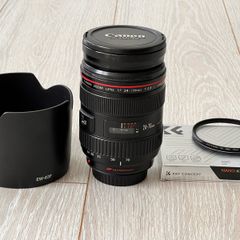 Canon 24-70mm f/2.8 L lens with acessories
