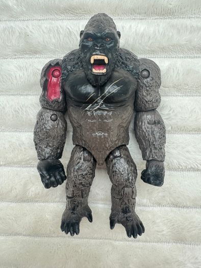 King Kong Legendary & WBEI Playmates approx 6 King Kong Wounded Arm Used Please see pictures