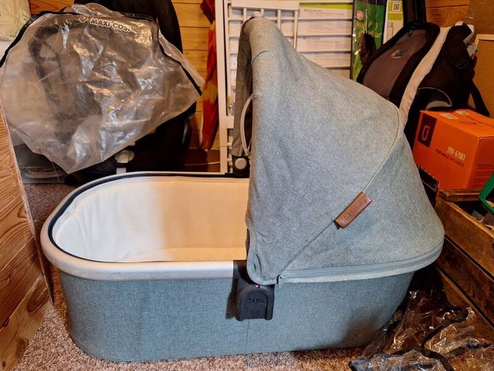 Uppababy Basinette, rain/mosquito over, mattress,