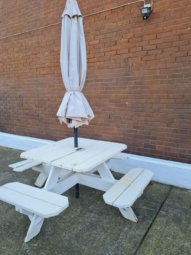 Picnic bench