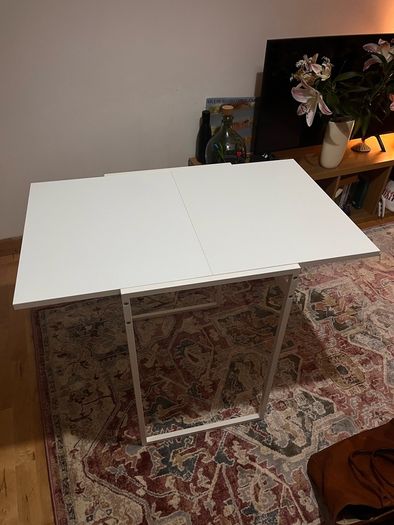 Leaf-drop white table