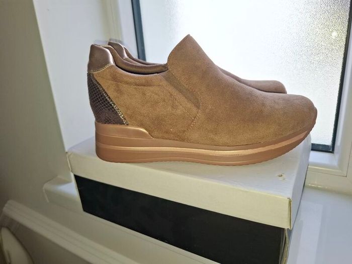 Ladies shoes