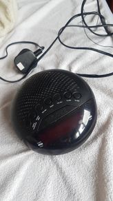 Digital alarm clock radio