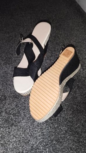 Wedged sandals