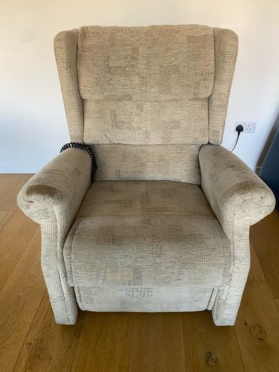 Electric reclining chair