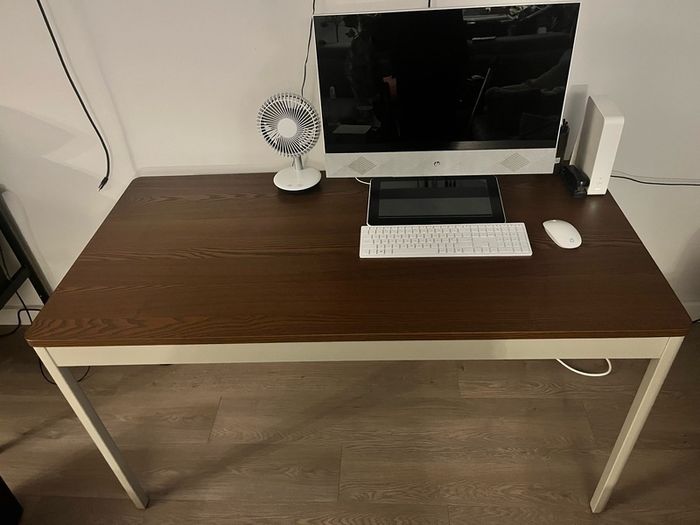 Desk table
