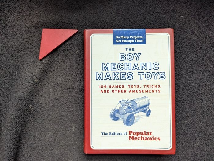 B00K_Boy Mechanic Makes Toys