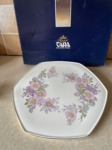 Royal Tara 2?Hexagonel Cake plates as New