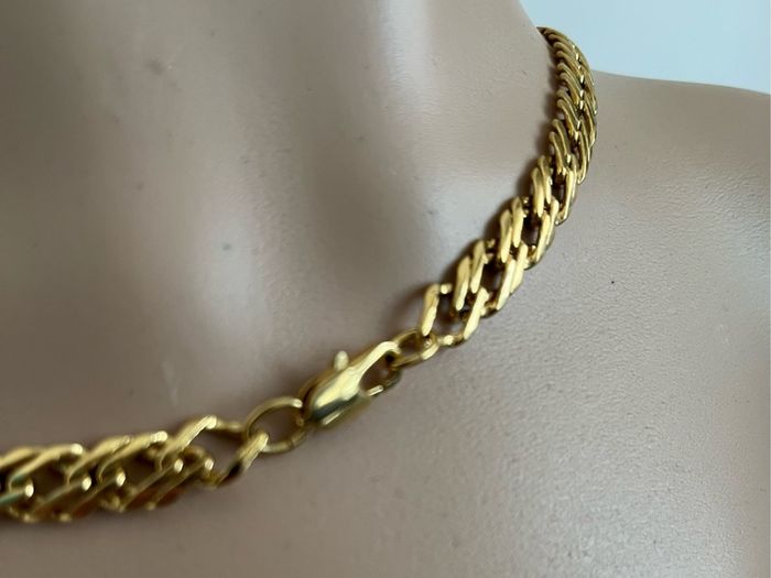 Gold tone necklace