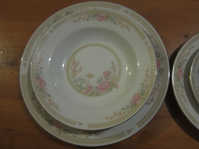 62 piece VINTAGE Fairfield china "symphony"