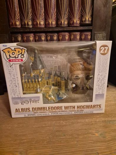 Funko Pop Town  Albus Dumbledore with Hogwarts 27 (Mint & Unopened)