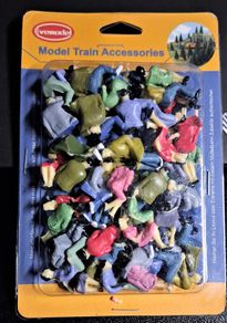 Seated figures for an O-gauge model railway (New)