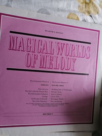 Collection of records  the readers digest. Magical  worlds of  melody. Please not No. 5 missing have the sleeve. See photos