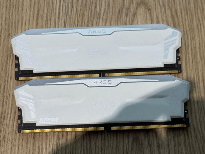 32gb (16gbx2) Ddr5 Ram Lexar Ares 6400mhz Cl32 White
