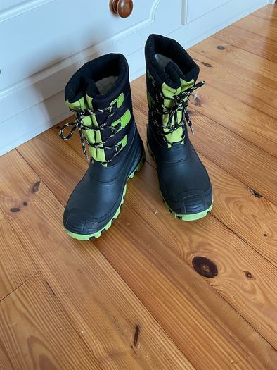 Womens Ski suit, boots & jackets