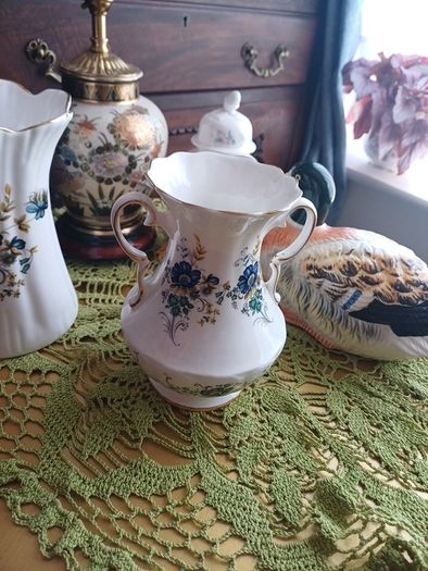 TARA porcelain vases