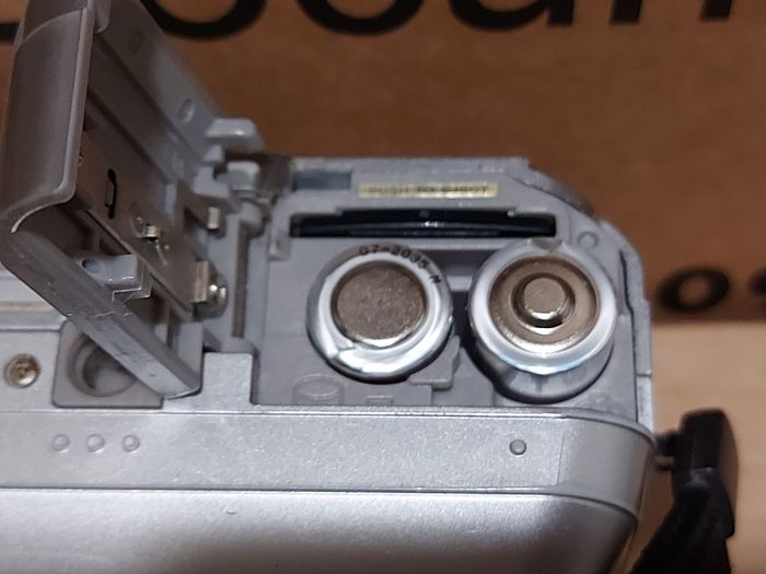 FujiFilm Finepix A210 Digital Camera 3.2MP 2AA Batteries SD Card