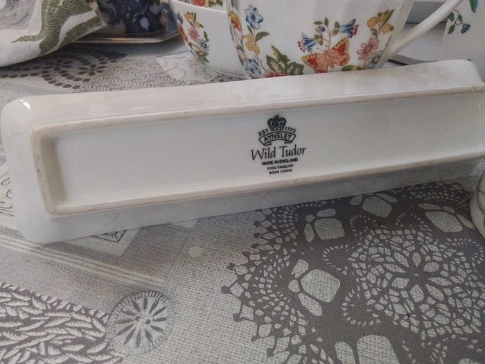 Aynsley"Wild Tudor" Collection