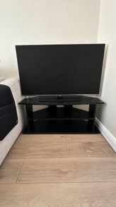 TV Samsung 43" and base