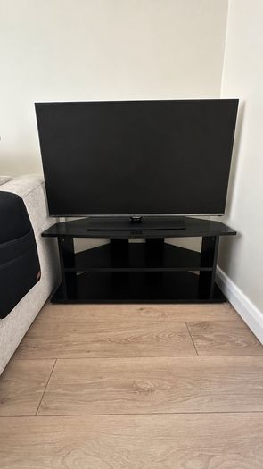 TV Samsung 43" and base