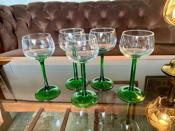 Classic Emerald Green Long Stem Wine Glasses made in France