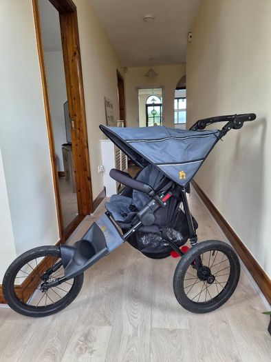 Out n about Nipper Sport V4