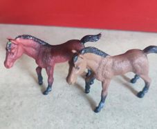 SET of 2 PONY  Brown Plastic Figure Toys.