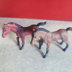 SET of 2 PONY  Brown Plastic Figure Toys.