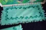 Vintage runner and matching napkins