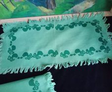 Vintage runner and matching napkins