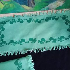 Vintage runner and matching napkins