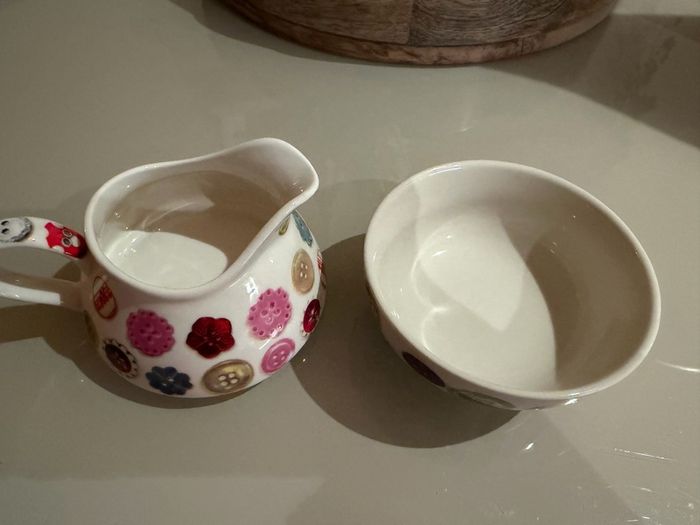 Avoca Button Cream (milk) and Sugar set